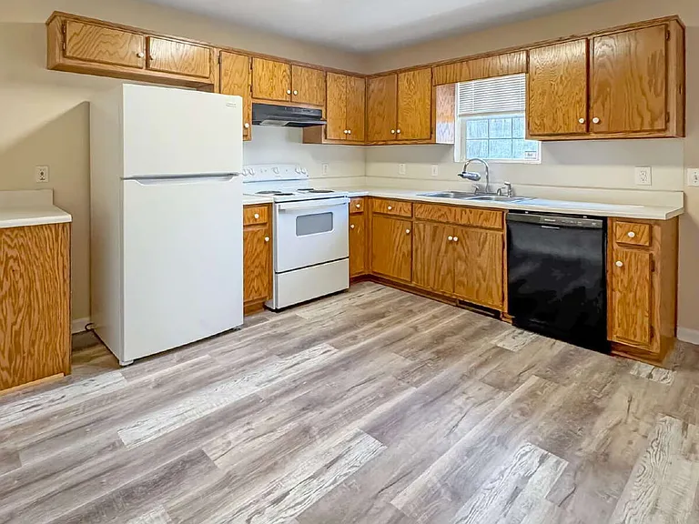 4801 Victoria Ct — Photo 3
