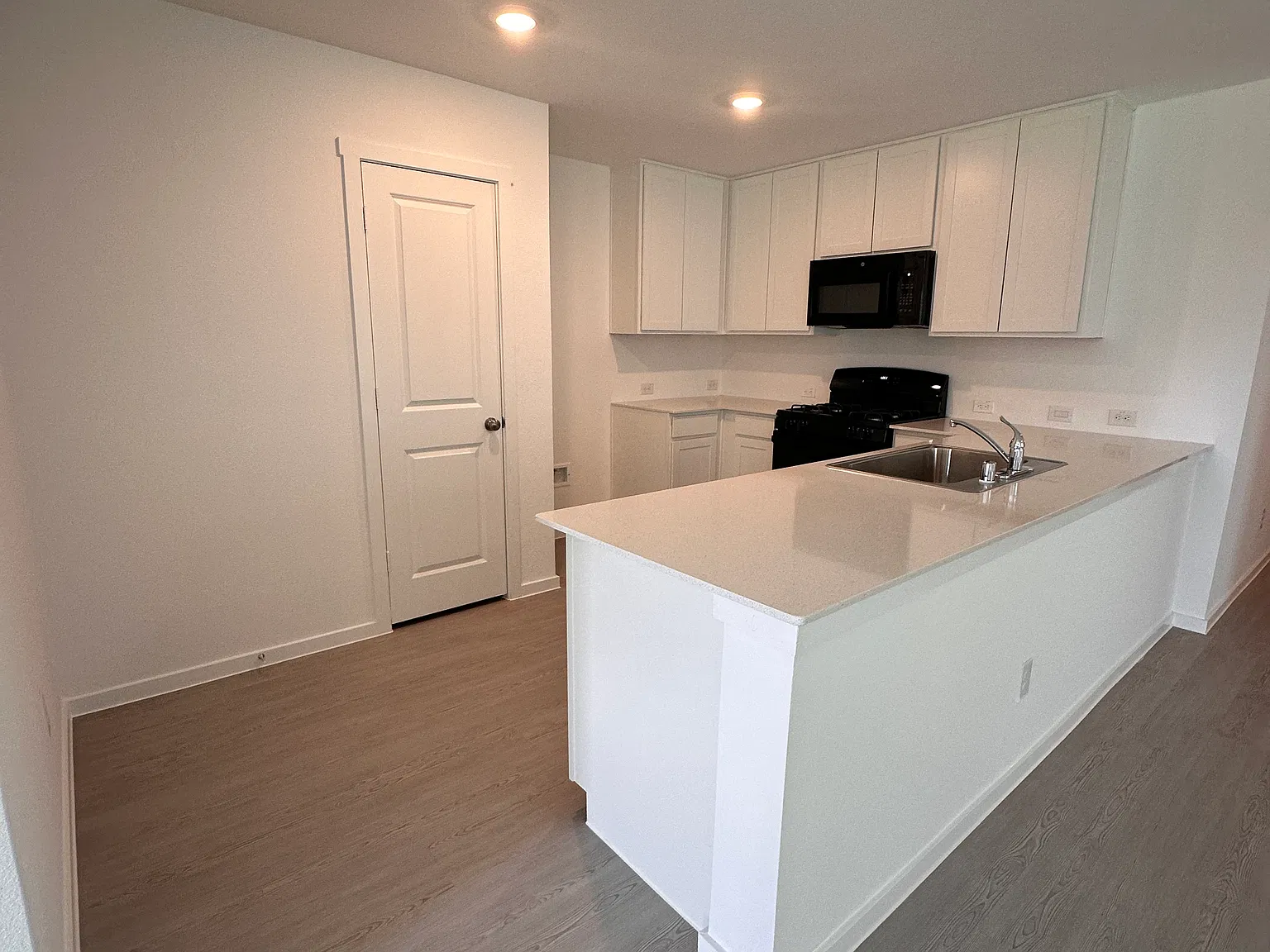 4 bed, 1676 sqft, $2,200 — Photo 4