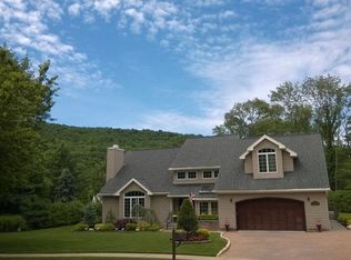 54 Michelle Ct, North Haledon, NJ 07508