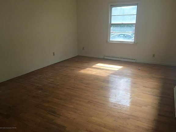 4th image of 902 W Shiawassee St