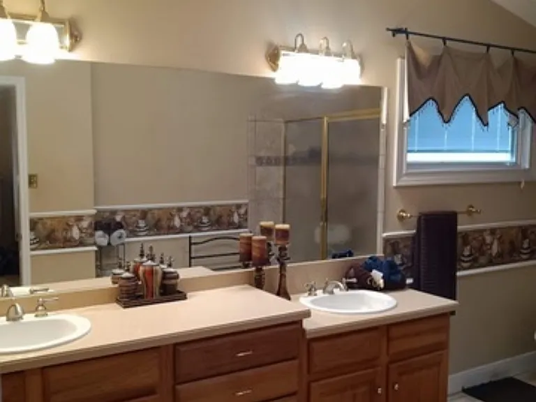 3325 Sherwin Dr — Photo 4