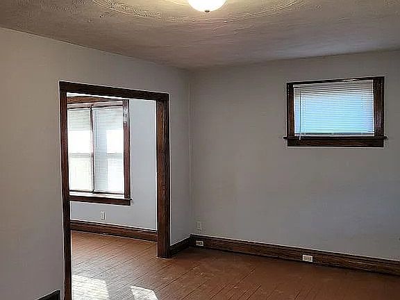3rd image of 349 Comstock Ct