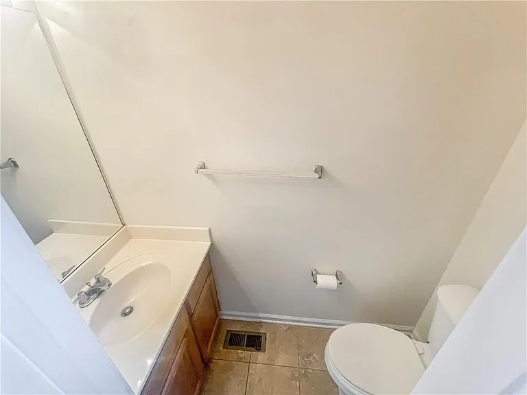 140 Calborne Ct — Photo 5