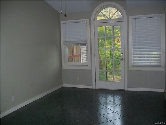 4th image of 21 Oak St