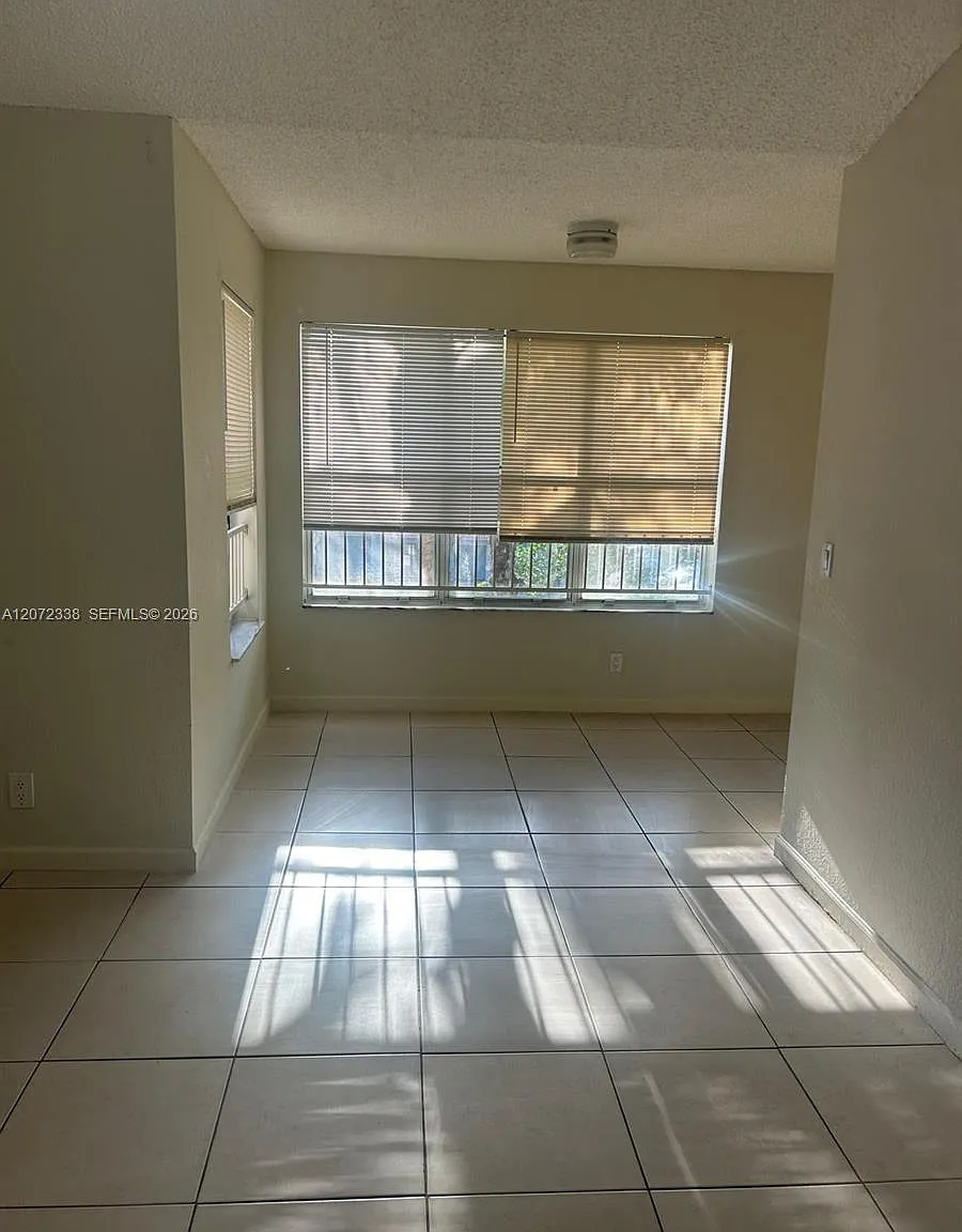 Coral Key Condo — Photo 1