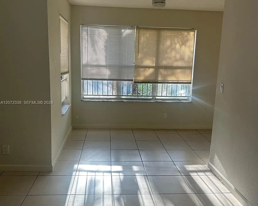 3480 Pinewalk Dr N #135