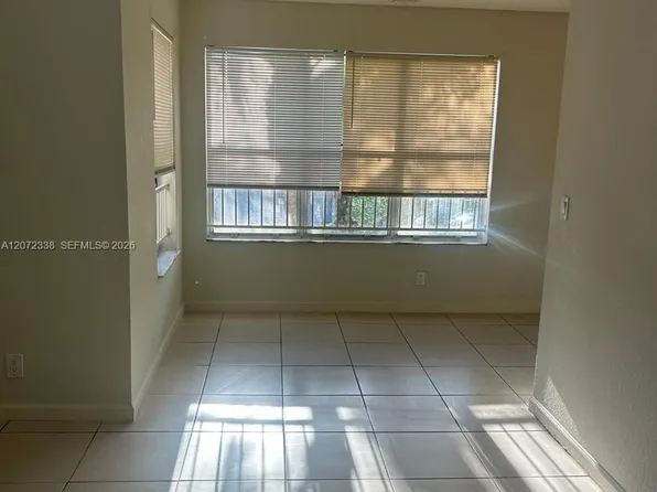3480 Pinewalk Dr N APT 135, Pompano Beach, FL 33063