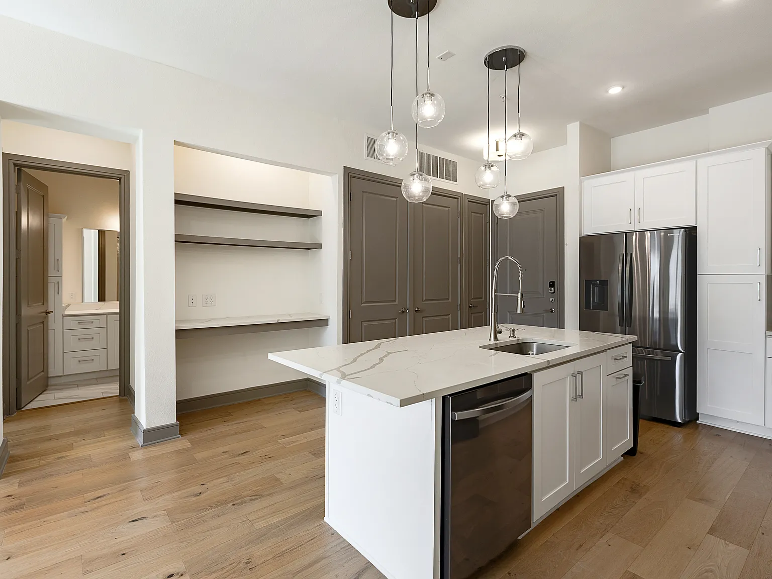 2 bed, 1273 sqft, $2,100 — Photo 2