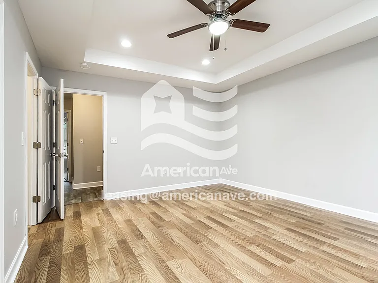 5663_010_main_bedroom_9.jpg