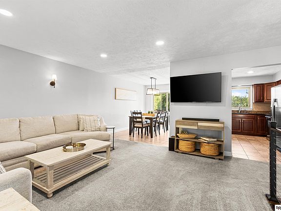 5th image of 12118 Erskine Cir