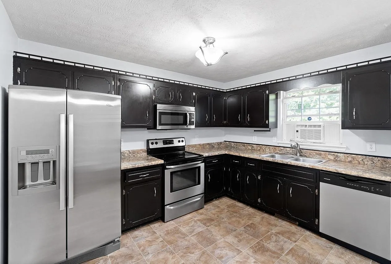 3 bed, 1836 sqft, $1,700 — Photo 4