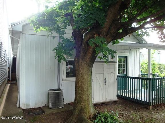 3rd image of 210 Main St