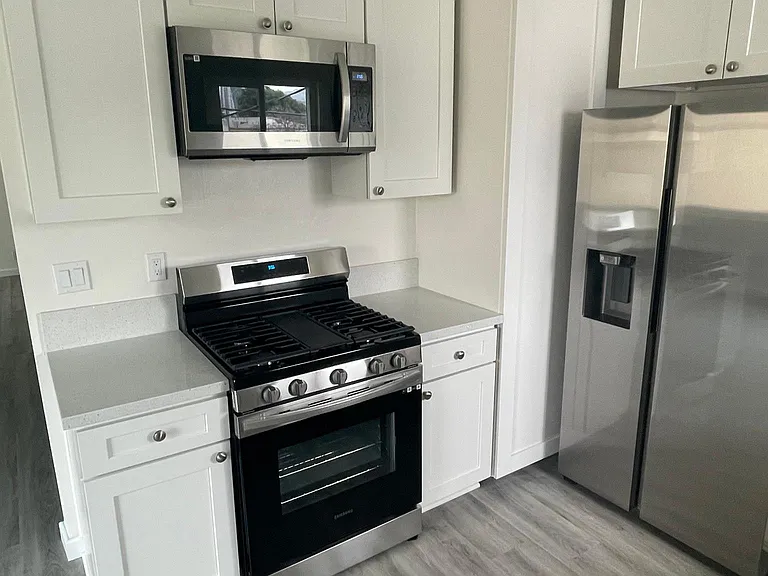 5747 Waring Ave #8 — Photo 11