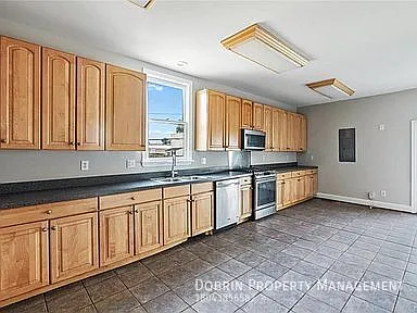 1322 W Clay St — Photo 11