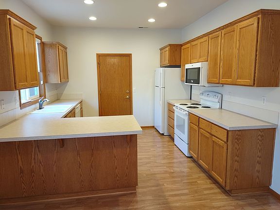 2nd image of 3328 Lake Glenn Dr