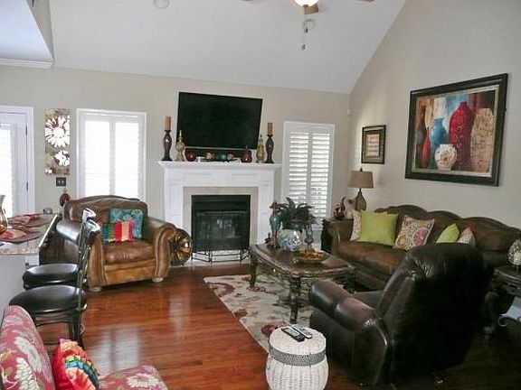 4th image of 1403 Wimbledon Ct