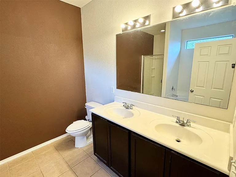 1331 S Maple Dr — Photo 16