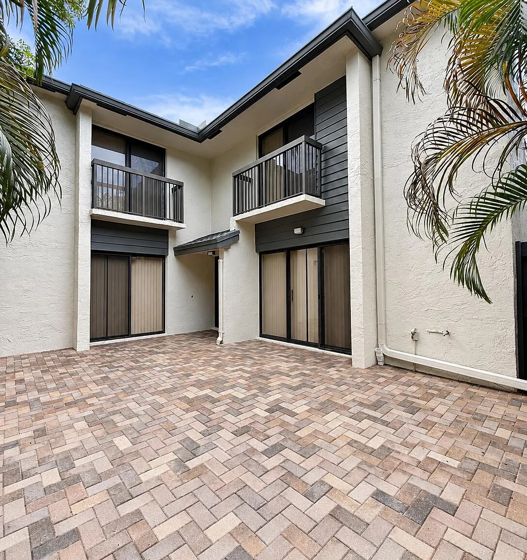 2 bed, 2.5 bath, 1182 sqft, $2,500 — Photo 1