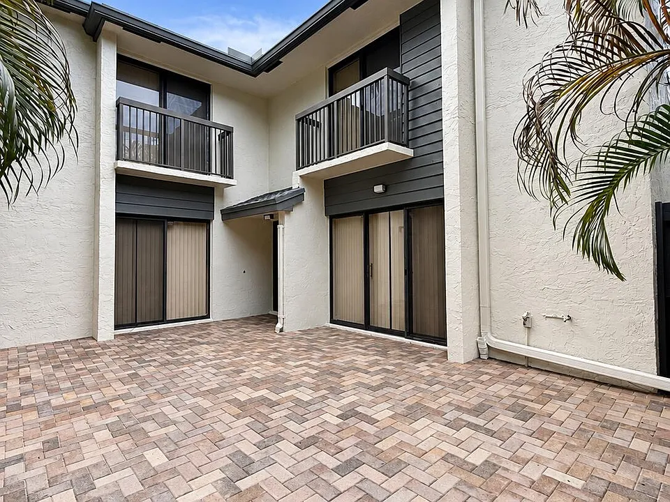3205 Cocoplum Cir #3364
