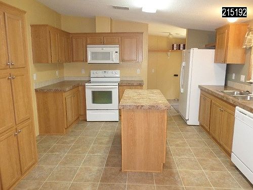 4th image of 384 E Reid Ave
