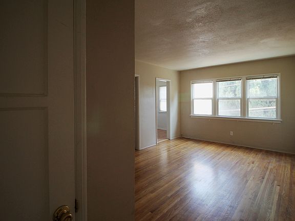 4th image of 3826 E 1st St APT I
