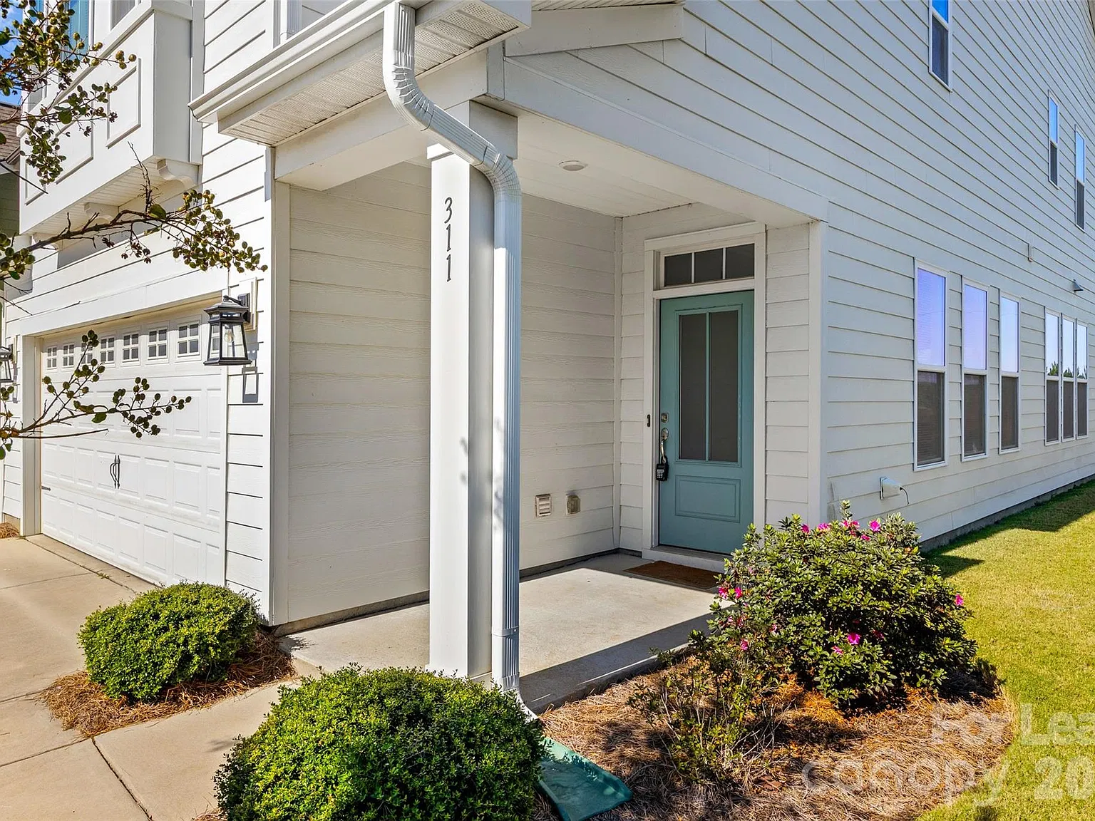 3 bed, 2.5 bath, 2325 sqft, $2,700 — Photo 2