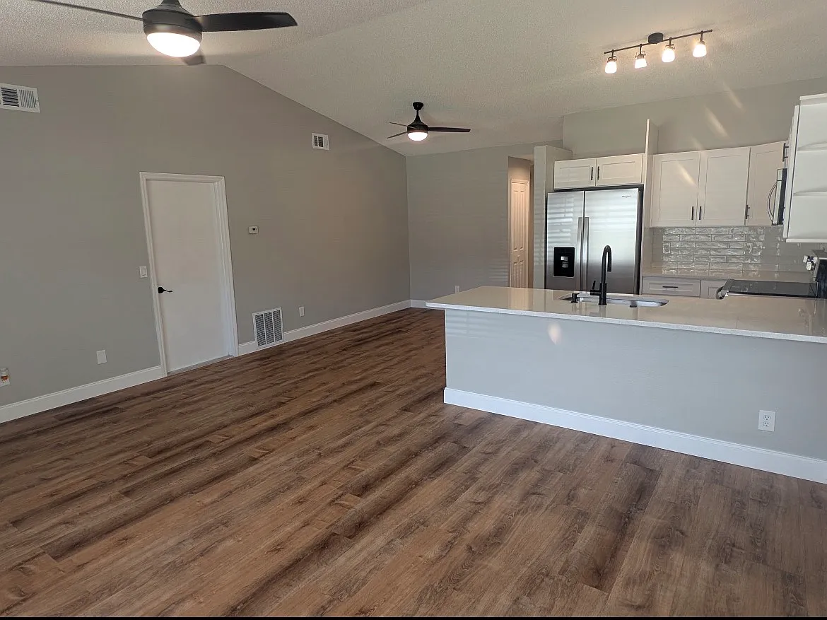 3 bed, 1147 sqft, $2,300 — Photo 3