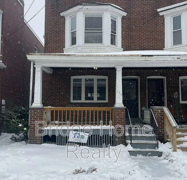 136 S Spring Ave — Photo 1