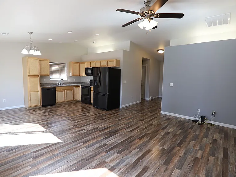 810 Pinyon Pl — Photo 9