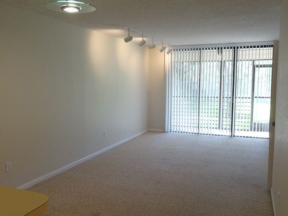 3rd image of 7515 NW 79th Ave APT 111