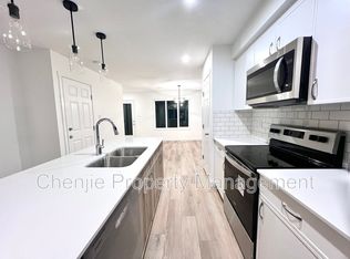 22718 82a Ave NW, Edmonton, AB T5T4H5