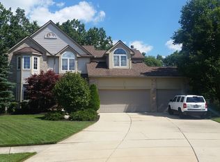 233 Columbia Dr, South Lyon, MI 48178