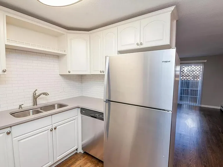 1410 N York St #13 — Photo 3