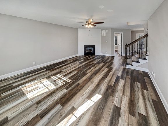 3rd image of 223 Penelope Ln