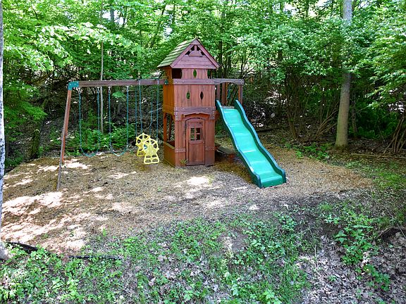 2nd image of 1484 Glenaire Ln