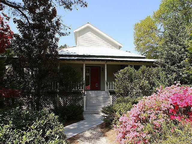 Bungalow style home