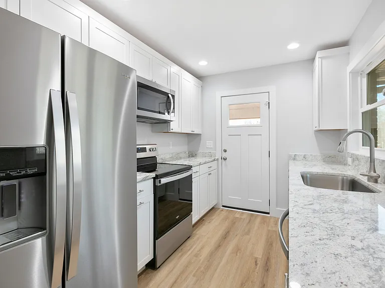 58 W Oakview Rd — Photo 15