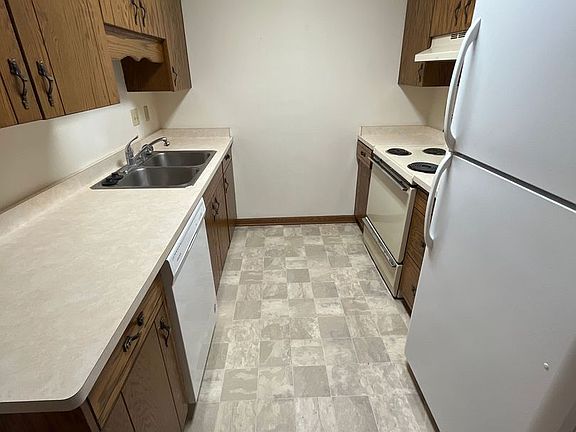 3rd image of 16 W Klubertanz Dr #7