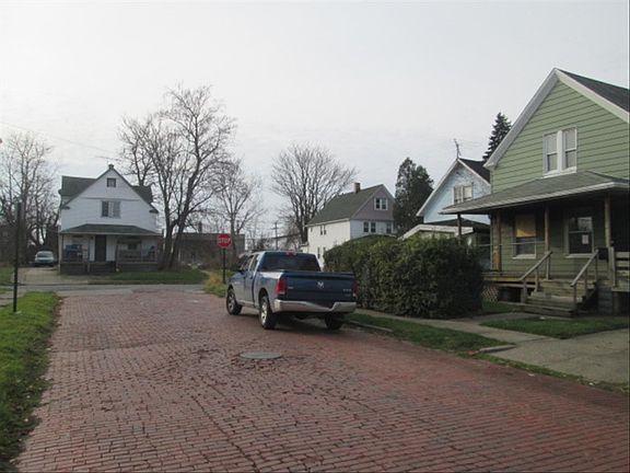 5th image of 3470 E 71st St
