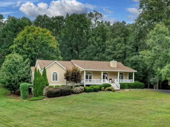 174 Oak Ln, Blairsville, GA 30512