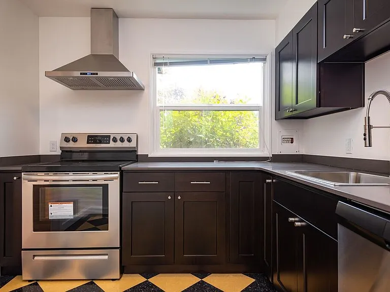 The Waverleigh Apartments — Photo 24