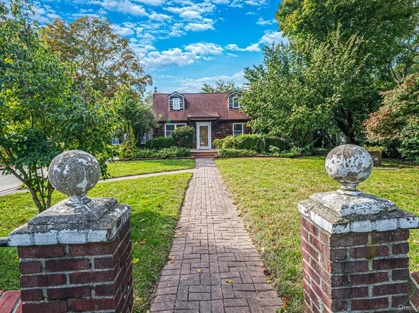 1041 Joselson Avenue, Bay Shore, NY 11706