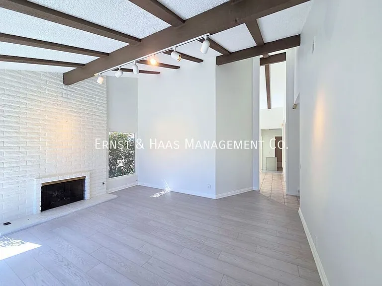 10835 Slater Ave — Photo 7