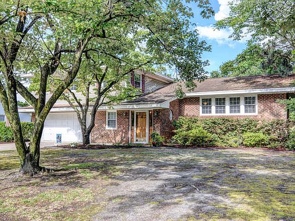2nd image of 437 Robert E Lee Dr
