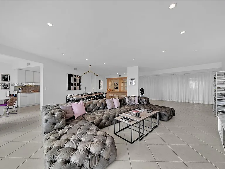 9601 Collins Ave #809 — Photo 2