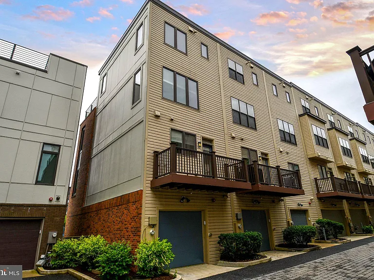 16301 Columbus Ave — Photo 42