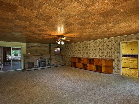3rd image of 756 Bourn Dr