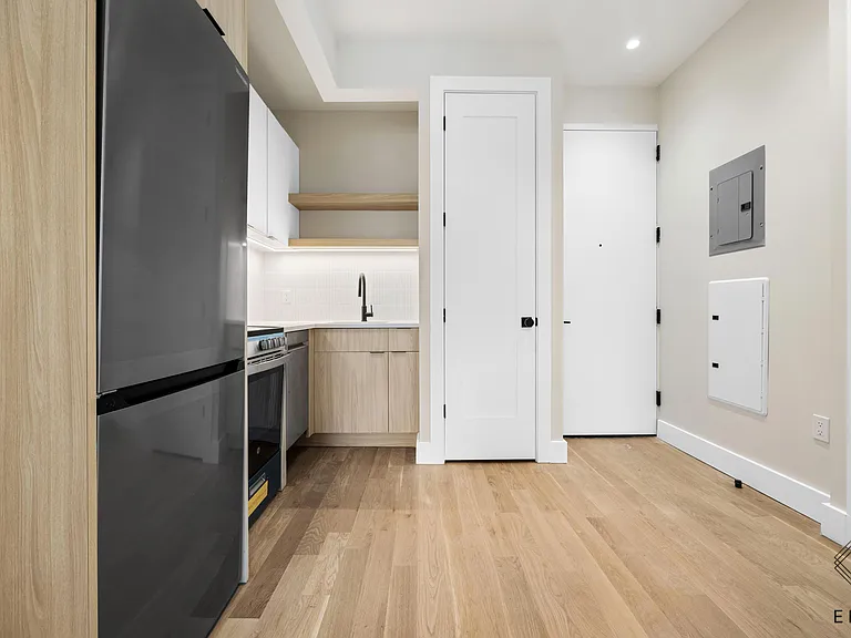 1080 Rogers Ave #4G — Photo 3