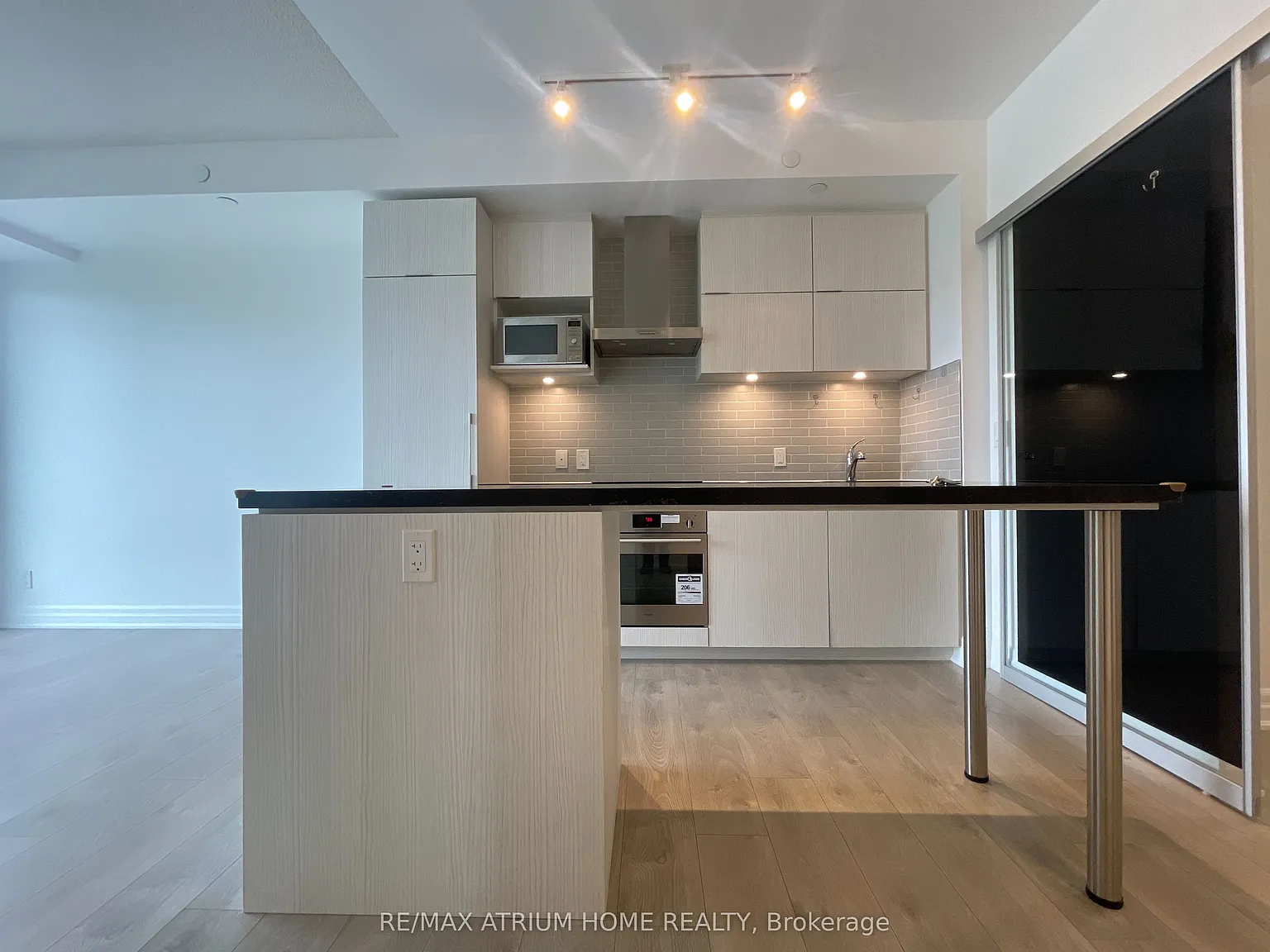 2 bed, $2,580 — Photo 3