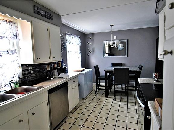 5th image of 1415 W 29th St